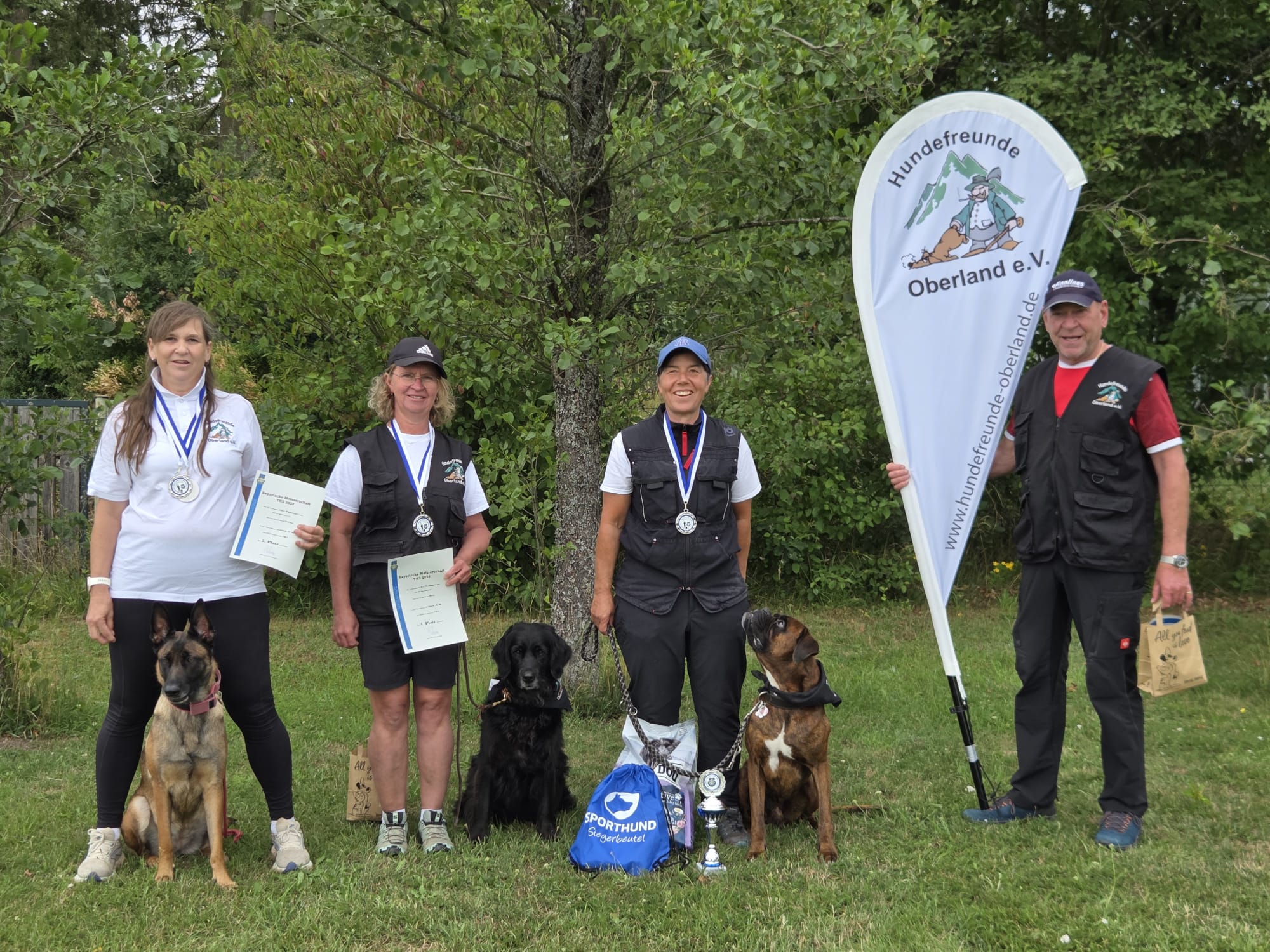 Featured image for “Erfolgreiches Team der Hundefreunde Oberland am Start bei den bayrischen Meisterschaften im Turnierhundesport in Hof!”